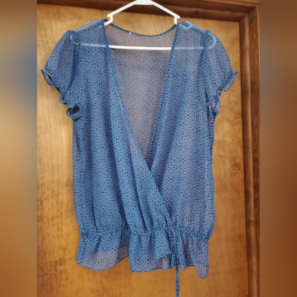 Women's Sheek Blue Lightweight Top